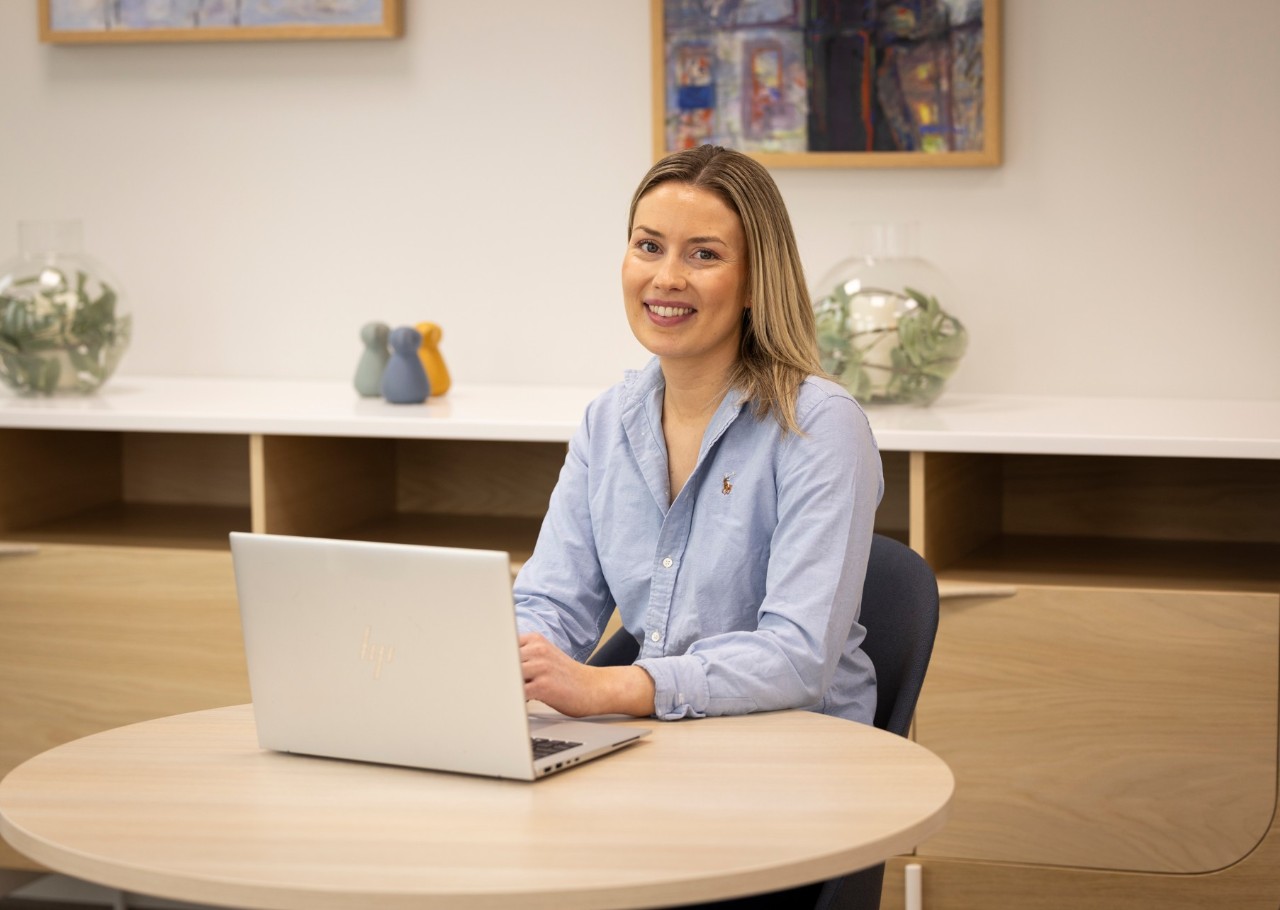 rådgiver i kundemøte. foto.