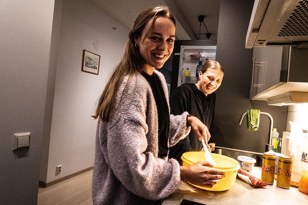 Foto: Marit og Lena. Da studievenninnene skulle flytte til Oslo fant de løsningen på å realisere boligdrømmen, med vennelån. 