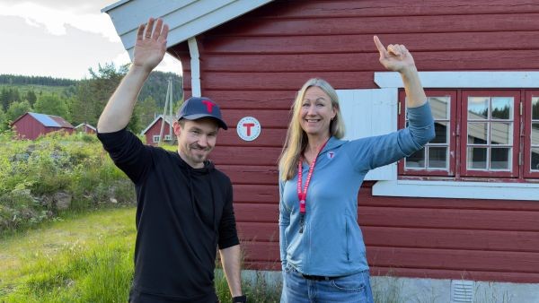 Alexander Bjønrud Jøran Elisabeth Lund rekker opp hånda for unge naturtalenter og DNT Hadeland