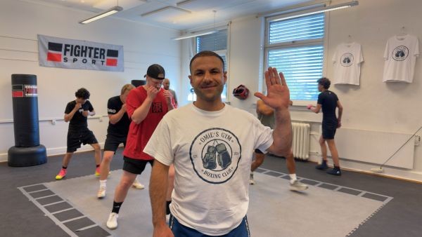 Omar Khalayli rekker opp hånda for Omies gym og personlig utvikling