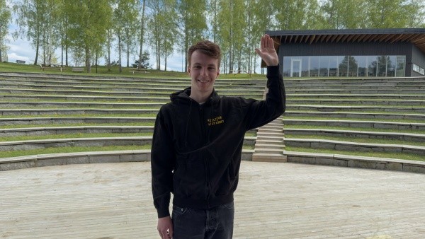 Sander Skjerva rekker opp hånda for dansemiljø og kreftbekjempelse