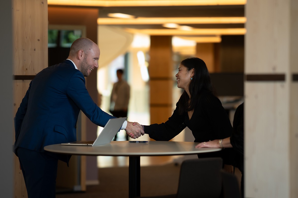 Private Banking-rådgivere fra SpareBank 1 Sør-Norge i møte om juridiske tjenester. Foto. 