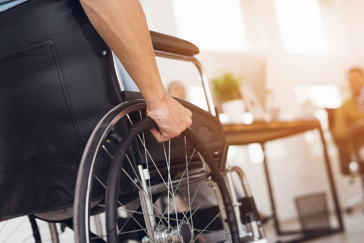 mann i rullestol er varig medisinsk invalid
